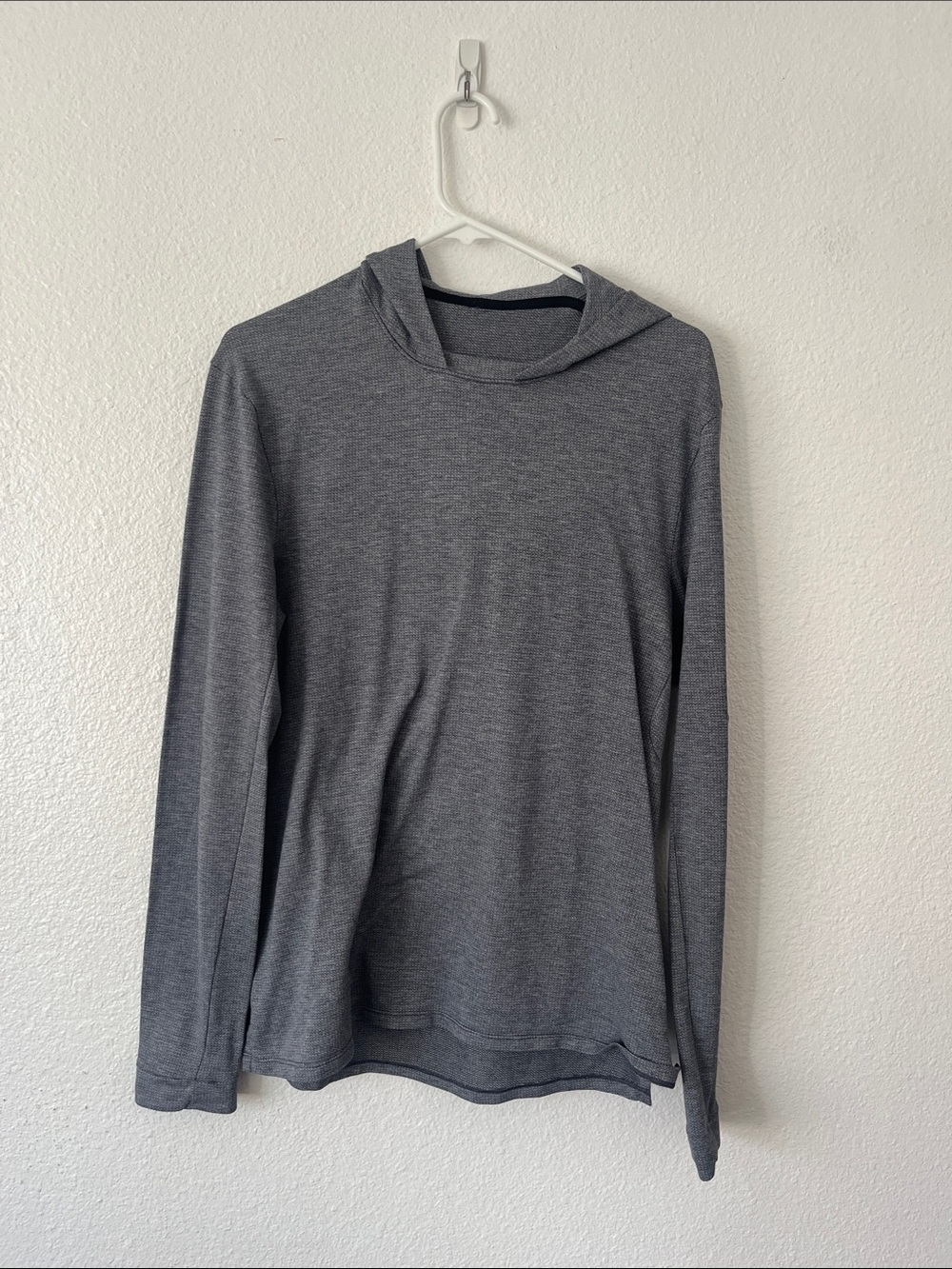 Lululemon Mens Gray Hooded Long Sleeve Fits Size S/M *SEE MSMTS